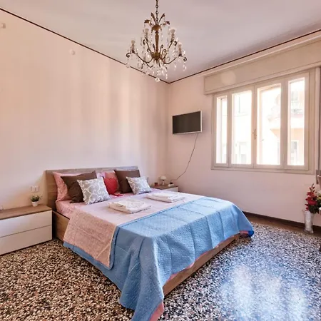 Апартаменты 2 Bedroom Mestre Train Station Венеция