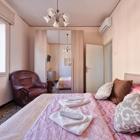 2 Bedroom Mestre Train Station * Венеция