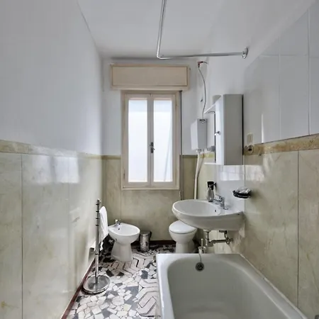 2 Bedroom Mestre Train Station 아파트 *